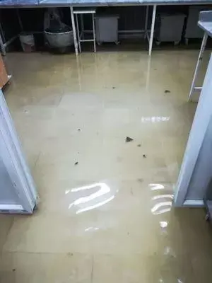 30 dk Kırmadan 100% Tıkalı Pimaş Açma.Yağmur Yağınca Binayı Lağım Suyu Doluyor.