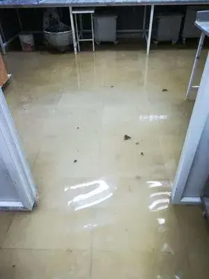 30 dk Kırmadan 100% Tıkalı Pimaş Açma.Yağmur Yağınca Binayı Lağım Suyu Doluyor.