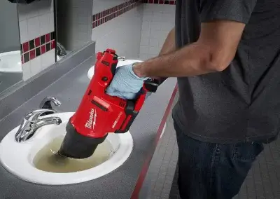 Genel olarak lavabo tıkanıklığı ile karşı karşıya geldiğinizde aklınıza ilk gelen hemen bir tesisatçı çağırmak olur. Ancak bir tesisatçının gelmesi bazen saatler almaktadır. Tabi bu da çevrede en yakın tesisatçı varsa mümkündür. Sonuç olarak bu saydığımız yöntemler genelde geçici çözümler sunmaktadır. Eğer sizde profesyonel bir yardım almak ve lavabo açma ile ilgili sorununuzu kalıcı çözmek istiyorsanız lütfen hemen arayın.