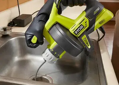 Baku'da tüm ilçelerde 7/24 kırmadan dökmeden lavabo tıkanıklığı açma hizmetimiz vardır. Tıkanan lavabo 45 dk içinde kırmadan dökmeden tıkanıklık açma robotu ile 100% açıyoruz. 25+ yıllık tecrübemize güvenerek herhangi bir sebepten tıkanıklık açılmazsa kesinlikle ücret talep etmiyoruz.