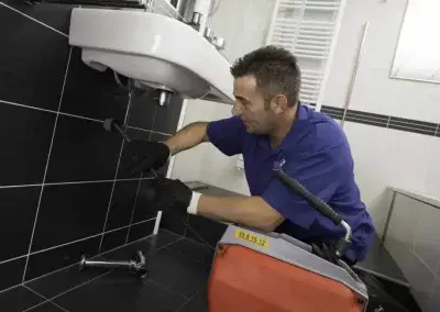 Tıkanan lavabo nasıl açılır sorusuna binlerce defa 30 dk içinde yanıt veren tıkanıklık açma firması olarak 7/24 Asya ve Avrupa yakasında tüm ilçelere kırmadan özel tıkanıklık açma robotu ile hizmet veriyoruz. 25+ yıllık tecrübemizle Baku su tesisatçısı olarak tıkanıklık açma servisimiz eğer sorunu çözemezse kesinlikle ücret almıyor.