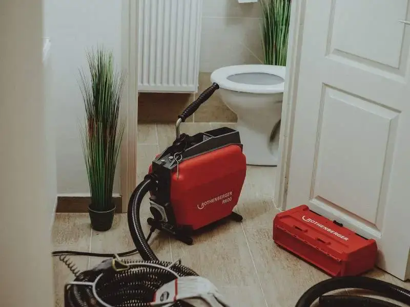 Tıkanan tuvalet nasıl açılır sorusuna binlerce defa 30 dk içinde yanıt veren tıkanıklık açma firması olarak 7/24 Asya ve Avrupa yakasında tüm ilçelere kırmadan özel tıkanıklık açma robotu ile hizmet veriyoruz. 25+ yıllık tecrübemizle Baku su tesisatçısı olarak tuvalet açma servisimiz eğer sorunu çözemezse kesinlikle ücret almıyor.